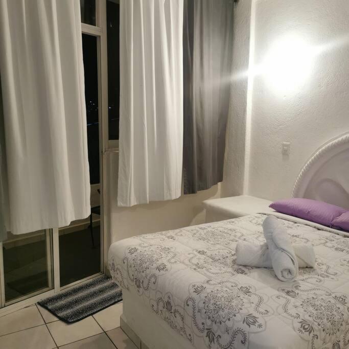 Lovely Studio Apartment With Balcony Ac & Wi-Fi, Minutes From Downtown! Zihuatanejo Luaran gambar